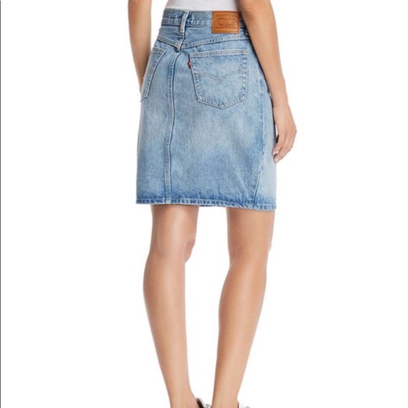 SOLD Levi’s button down blue denim Mom skirt - Picture 2 of 4